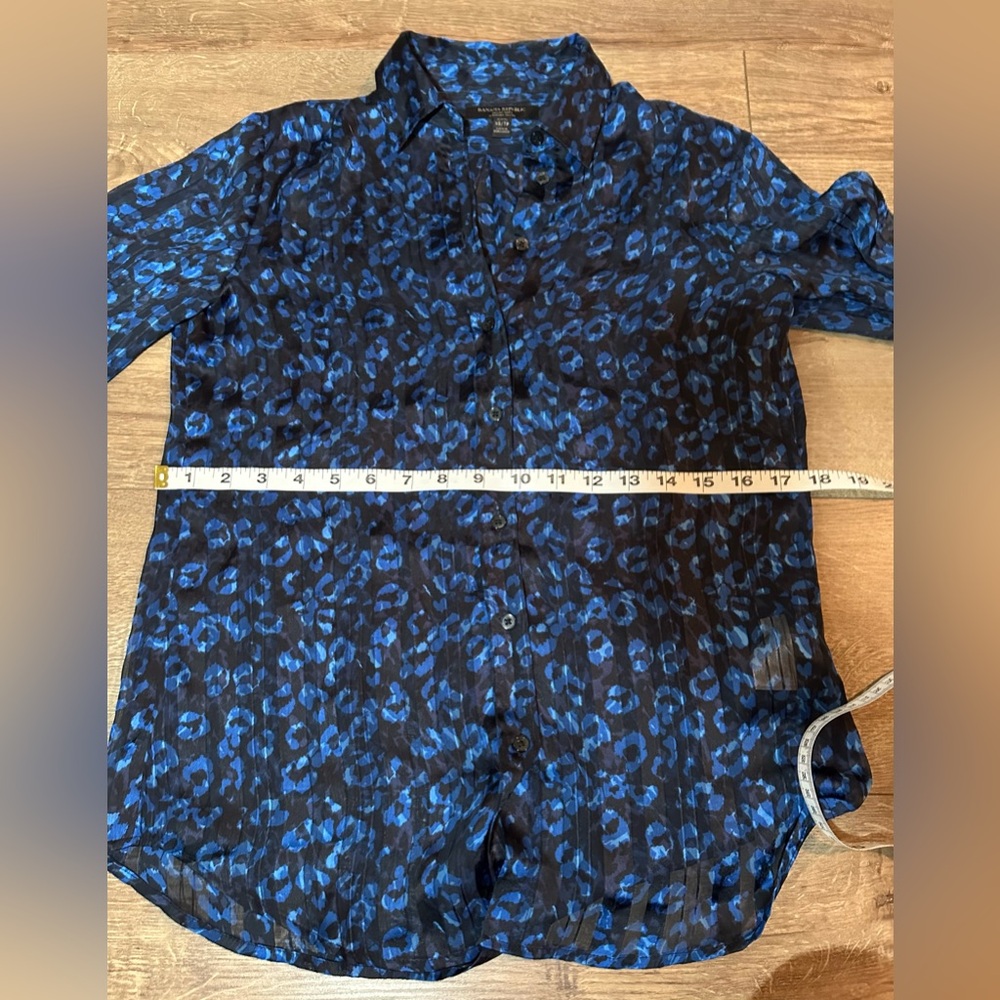 Banana Republic Dillon Shirt – Blue Leopard Print (XS Petite) - Picture 8 of 14